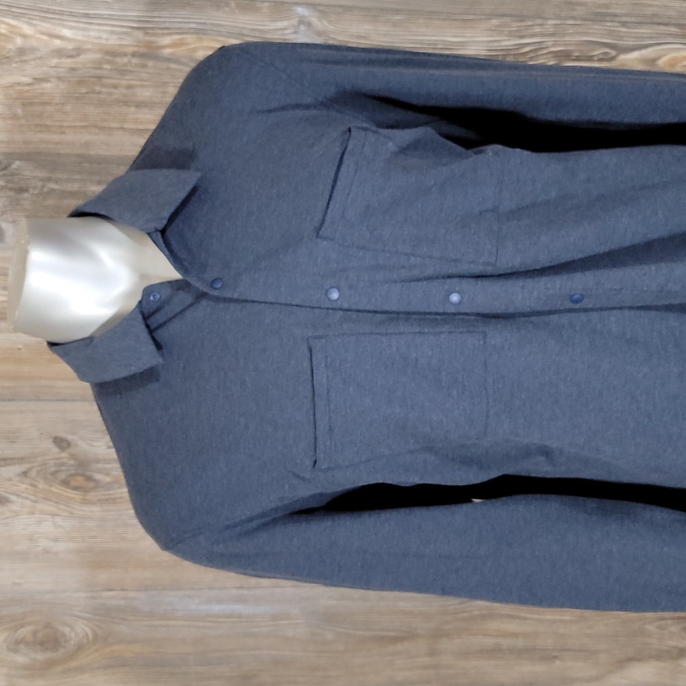 Lululemon man's long sleeve t-shirt size xlarge  in good condition